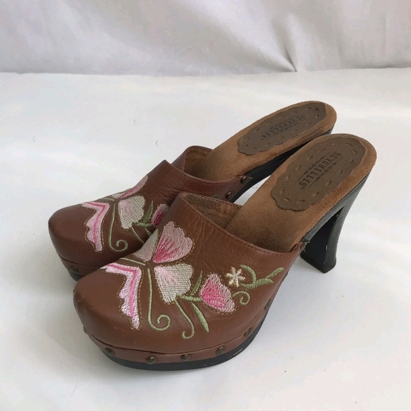 Stylish Brown Leather Clogs with Pink Floral Design - Picture 1 of 12